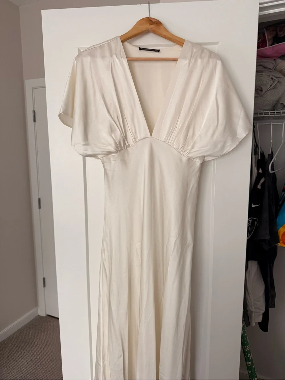 Abercrombie ivory flutter sleeve dress